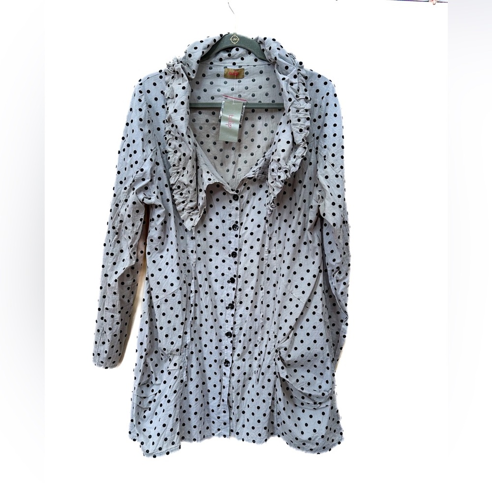 The Tulip Dorian cotton shirt with a roomy fit, button cuffs, and front pockets